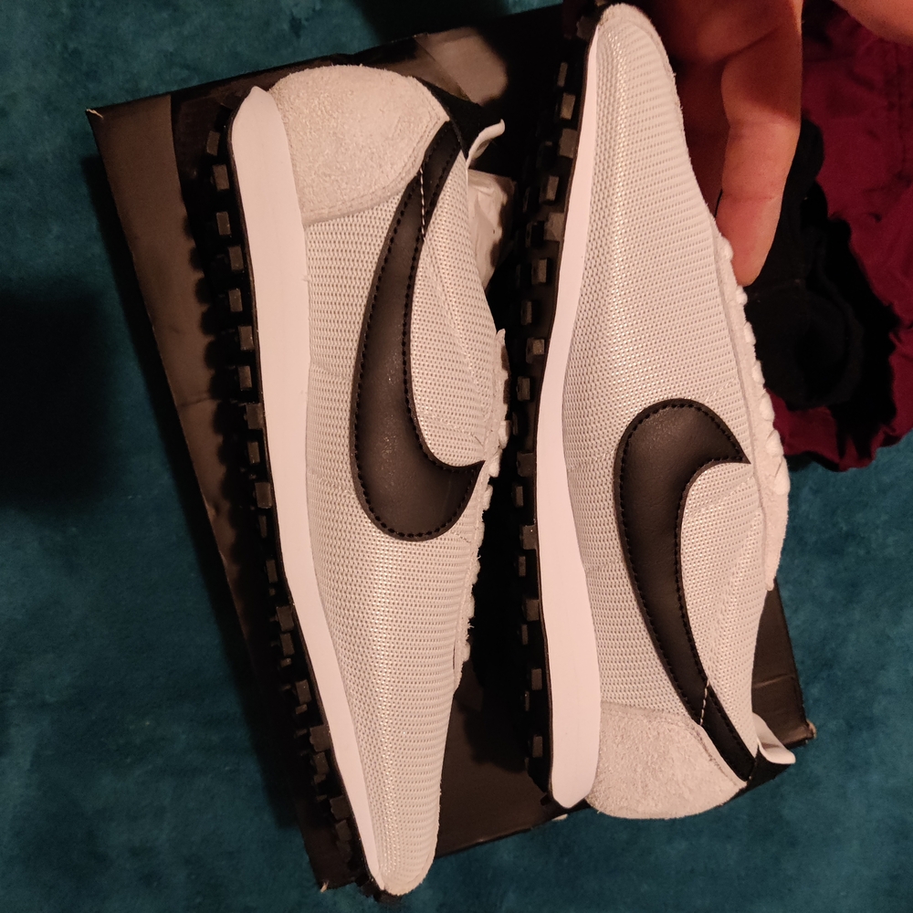 Nike White and Black Sneakers